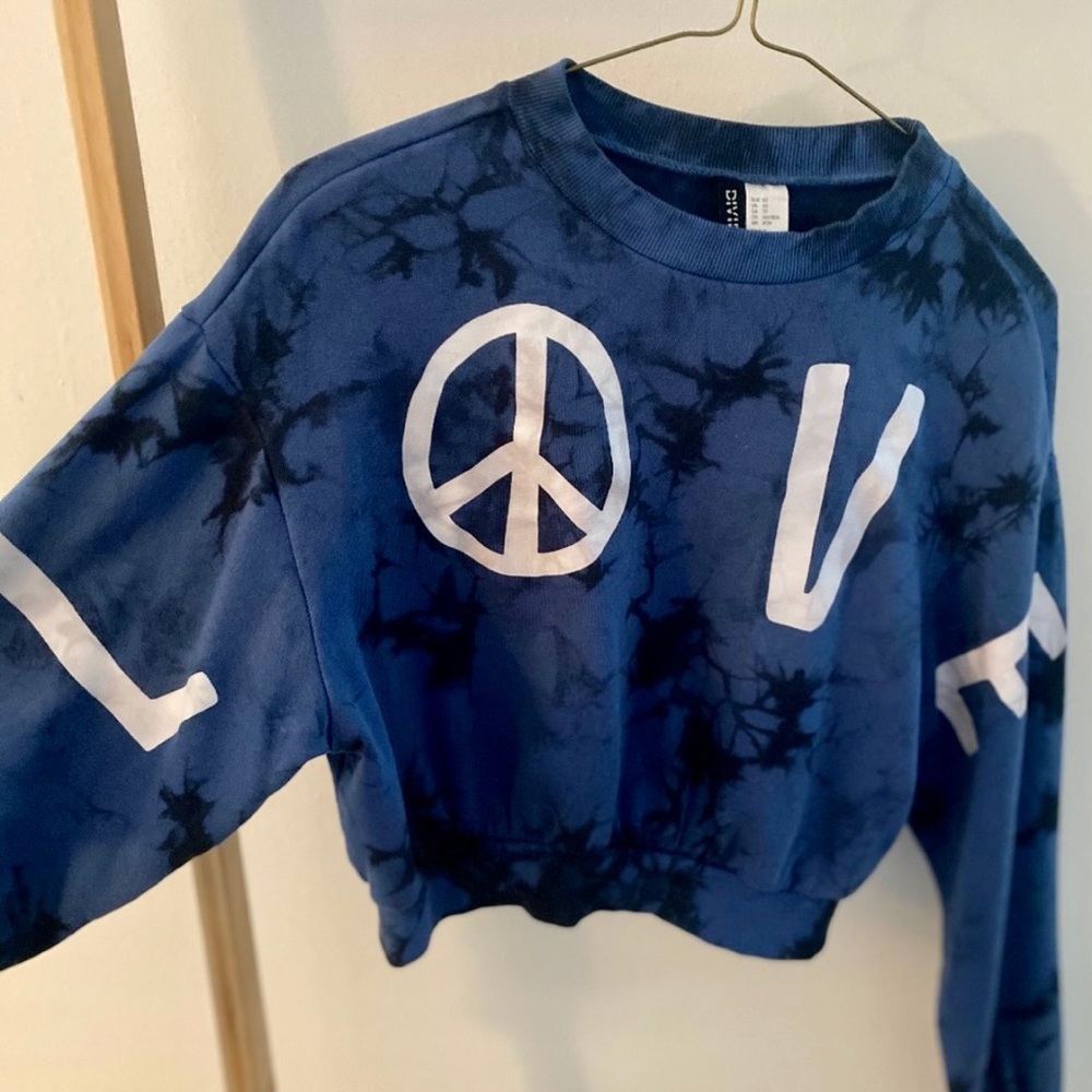 H&M LOVE Peace Sign Tie Dye Crop Sweatshirt